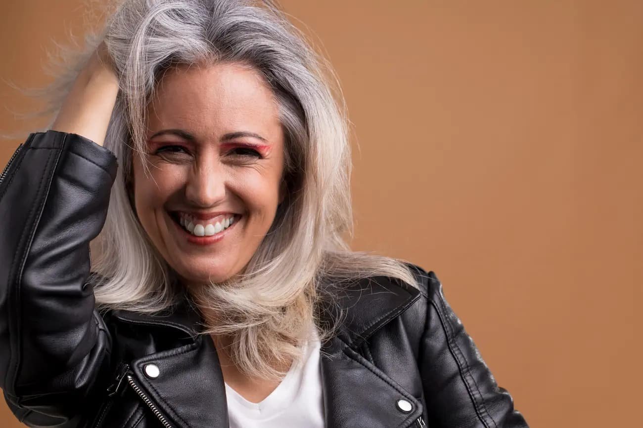 Gris Ceniza Pelo Hombre Mechas